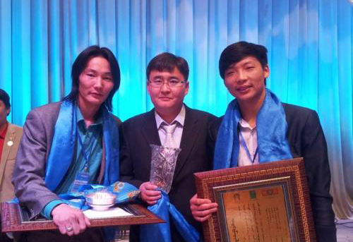 “Болор цом 31” хүртсэн шүлэг: Хэзээ ба хожмыг өгүүлэх Зангирмал үгс